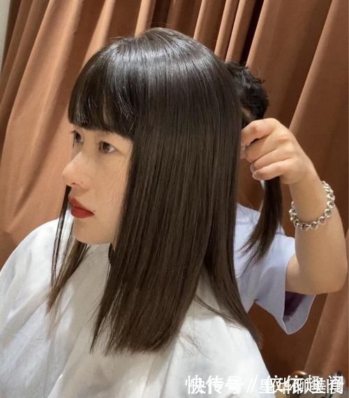 齐刘海 大圆脸“发型避雷”:齐刘海土气显脸大,大波浪让脖子更短