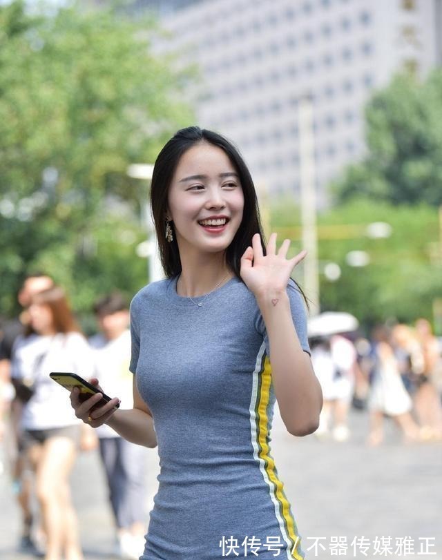 气质|优雅气质的连衣裙可是必备品,搭配风格时尚一些,时髦个性