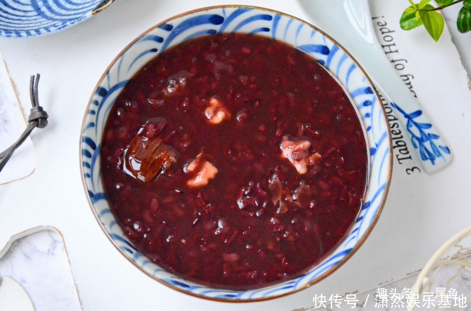 早上|天冷了,女人要常喝此粥,清甜香滑又浓稠,早上喝一碗胜过敷面