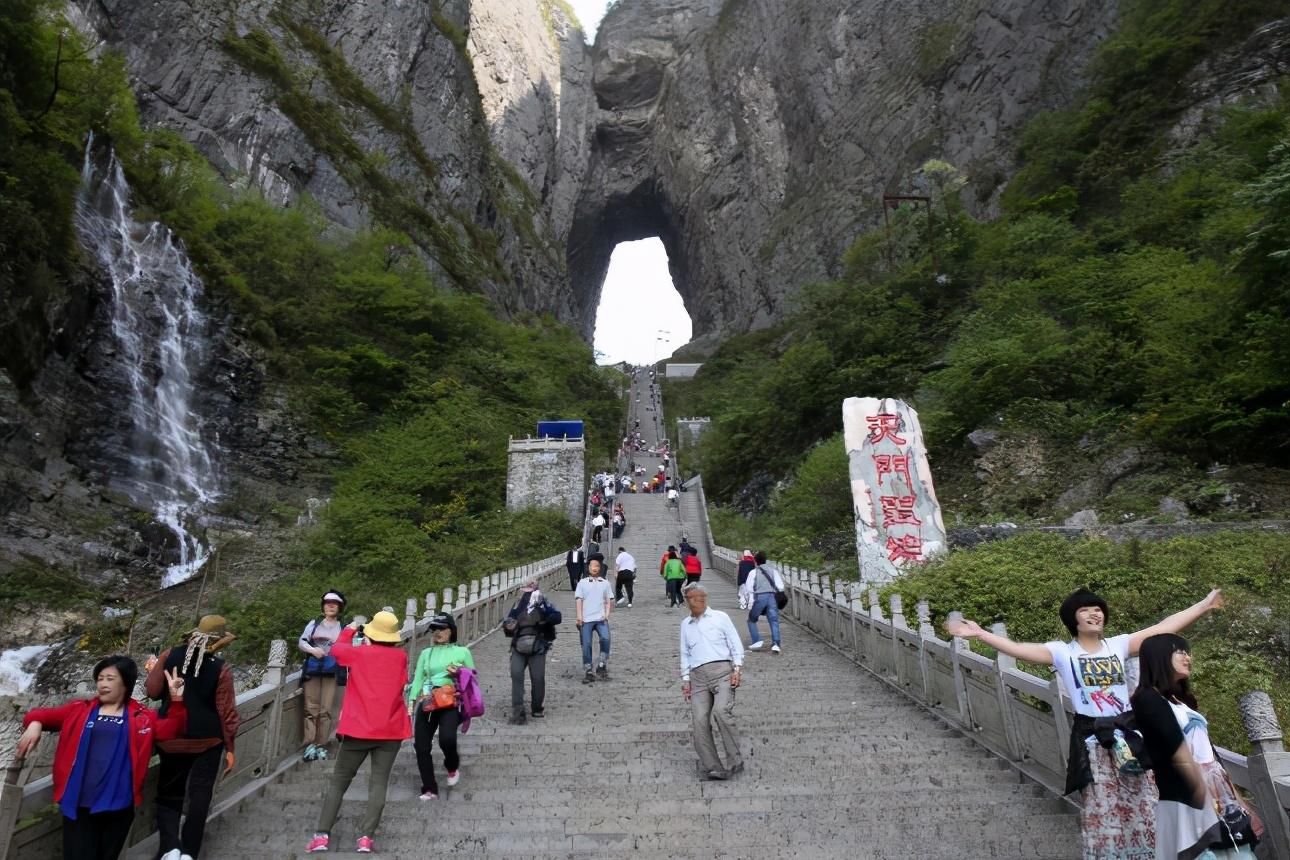 城市|中国旅游收入百亿的城市，接待7000多万人，被称最会赚钱景区