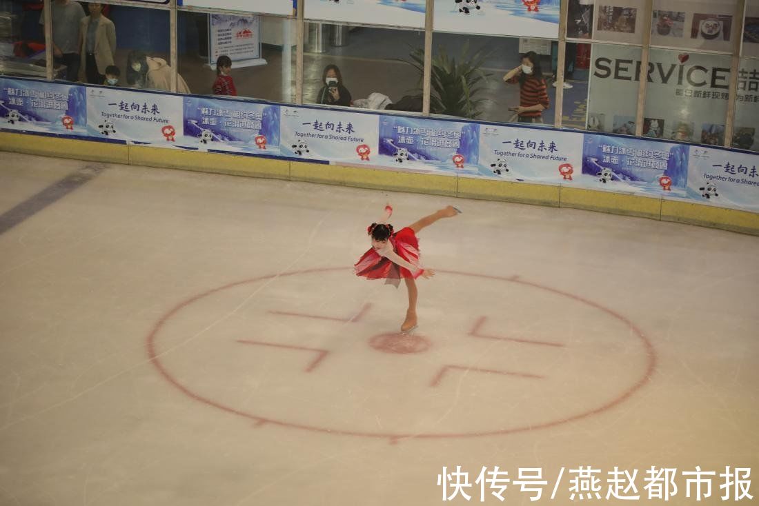 河北体育学院|河北省“魅力冰雪 相约冬奥”冰壶?花滑进商圈活动优雅启幕