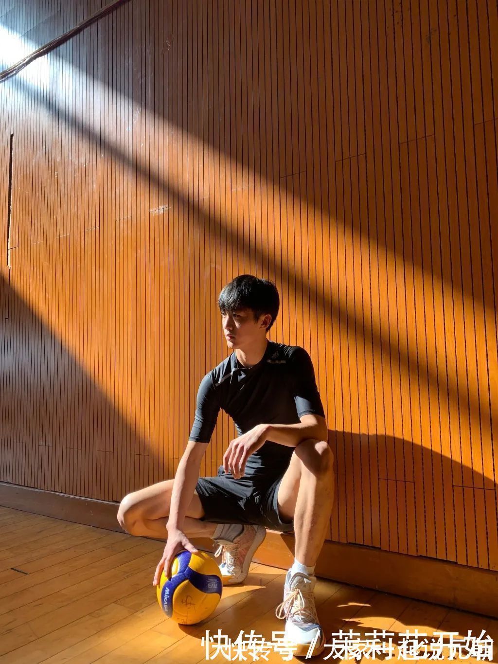 体育生|190cm大长腿体育生，8块腹肌公狗腰，薄肌小奶狗满满少年感