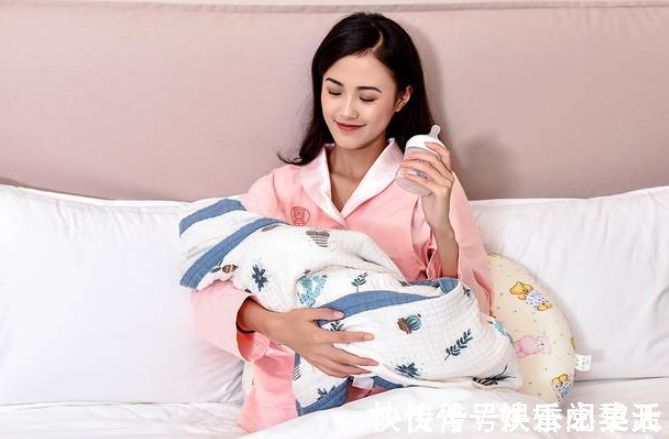 哺乳|母乳妈妈“躺喂”成常态,小婴儿深受其苦,怎样喂宝宝更合适?