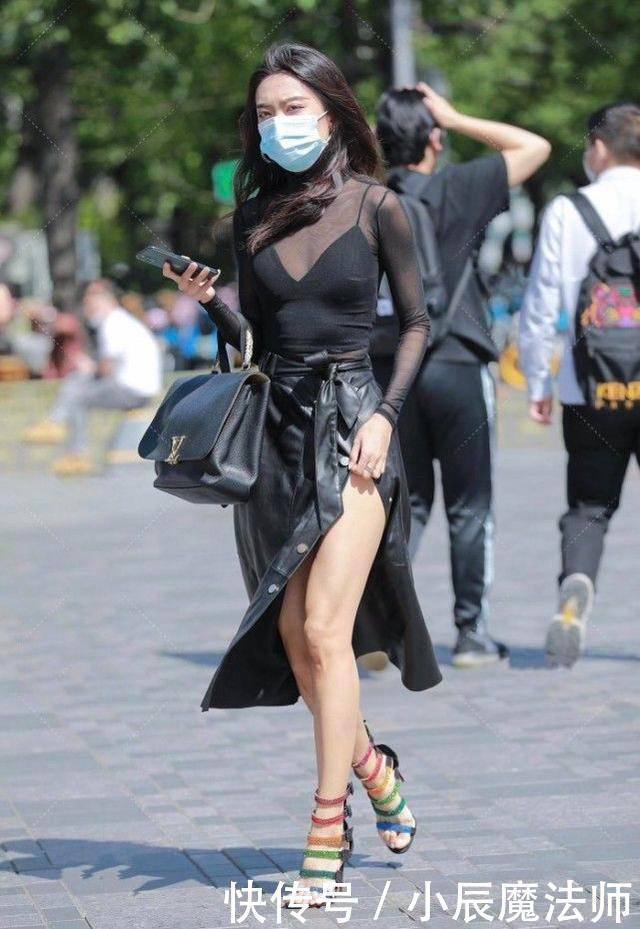 优雅|美女穿搭:黑色上衣裹上纱网皮裙,美丽优雅,自信大方