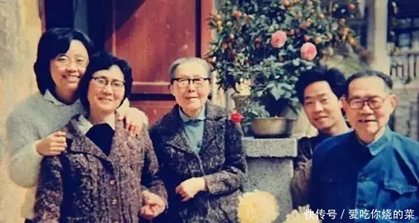  婚纱|初恋早已结婚，让她不要等，她却等了50年，79岁终于披上婚纱！