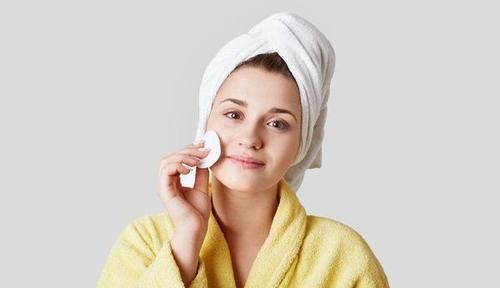 女性洗澡时,先洗头还是先洗身顺序弄反了,这些危害别小瞧