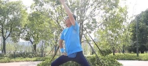 耳机|72岁老人坚持跑步48年“上了瘾” ，头发乌黑被孙辈叫叔叔