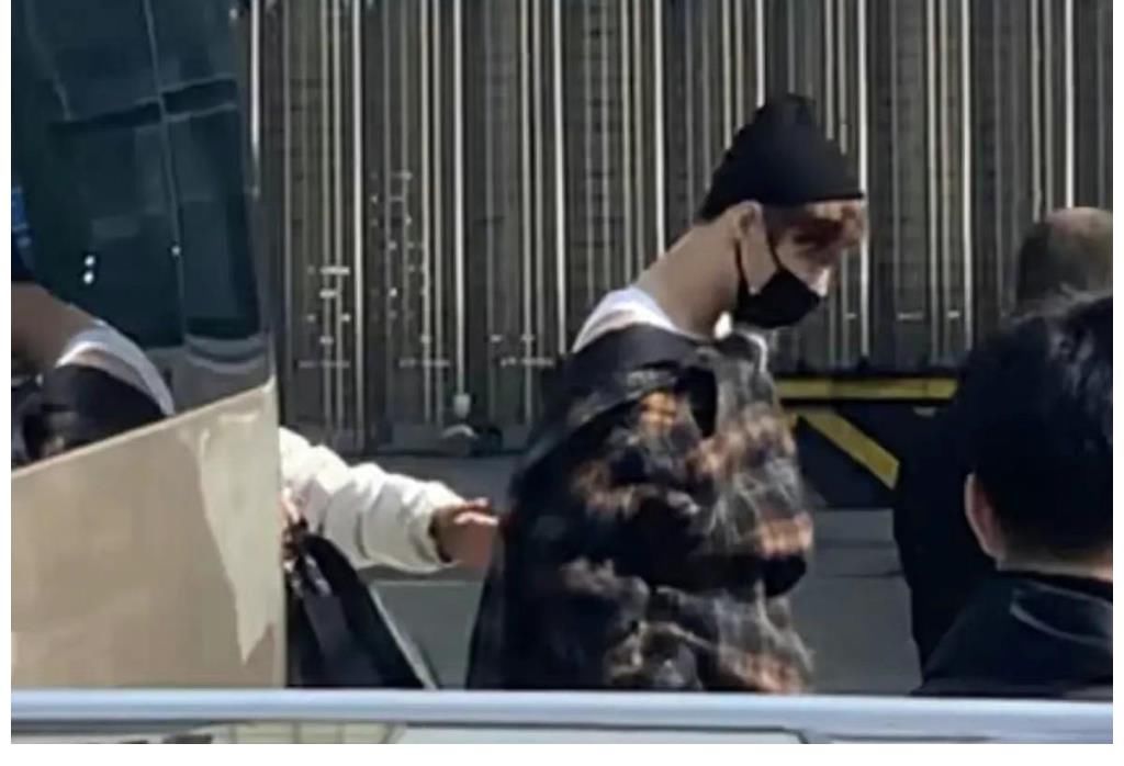 跨年晚會(huì)上的“打工人”：3位參加3場，周深堪稱“娛樂圈勞模”