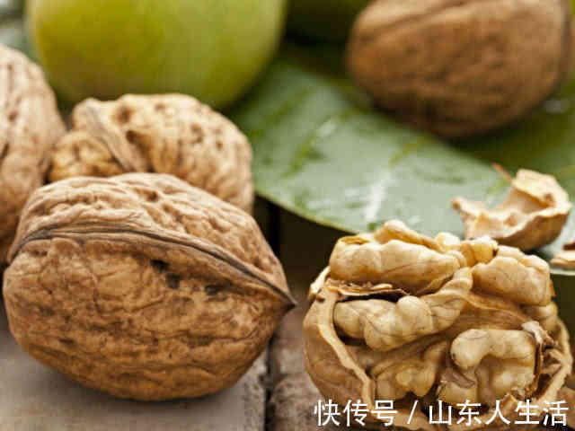 白发|核桃配一宝,肾体强失眠跑了,白发变黑发,男女老少皆可食用