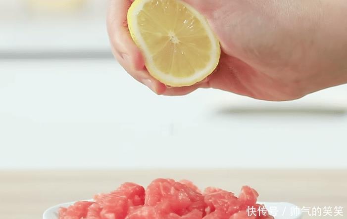 孩子爱吃的紫菜三文鱼,鲜香软嫩又营养,拌饭煲粥的美味之选