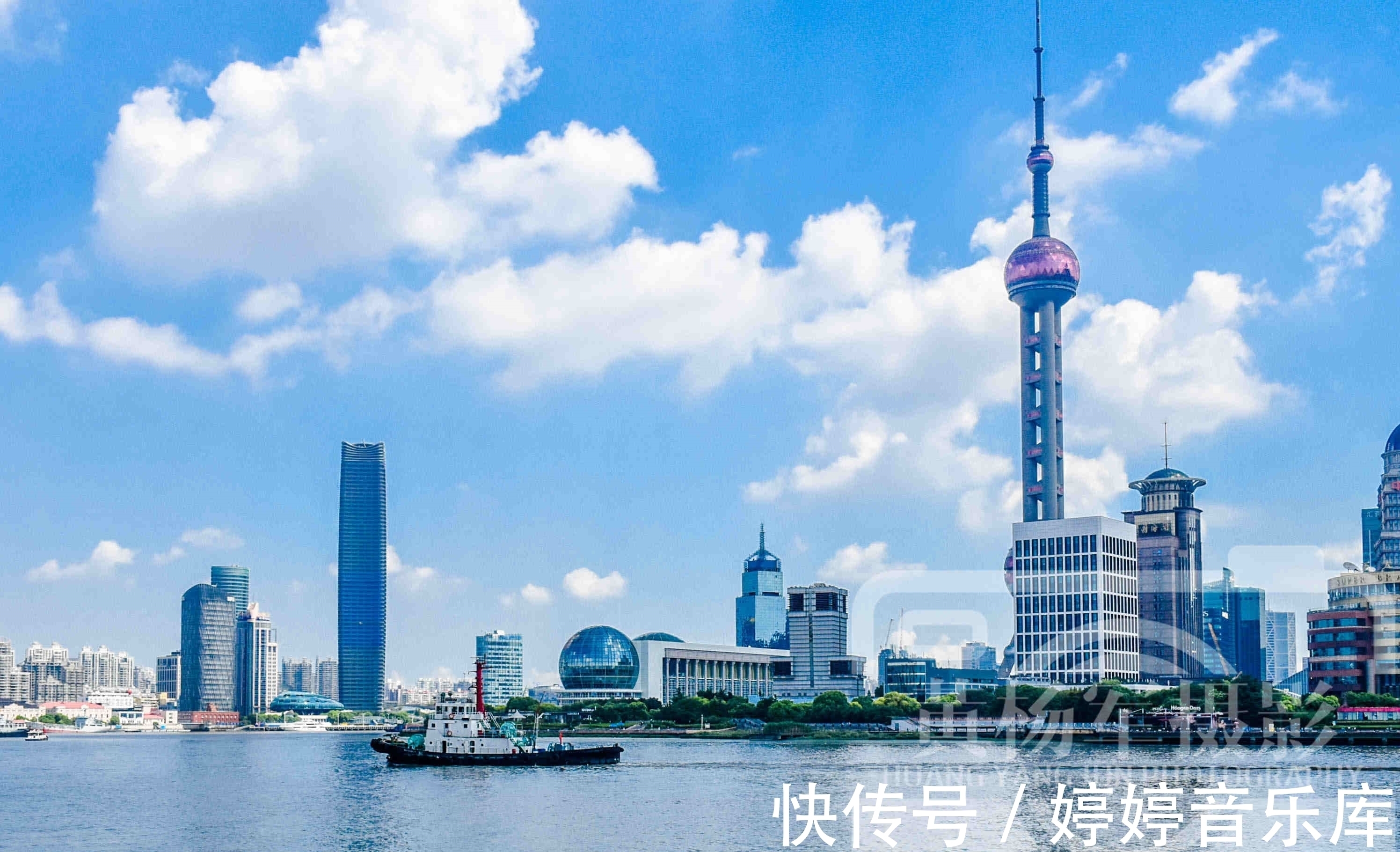 中国热门的旅游城市，旅游收入2809亿，摩天大楼林立风景美丽如画