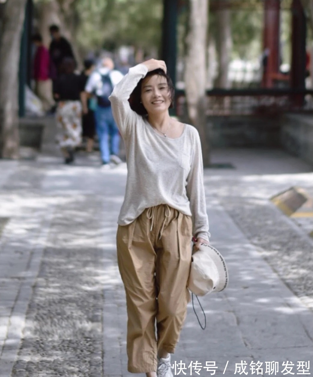 裙装|五十多岁的女人会不会穿衣,看这三点就知道,和长相身材关系不大