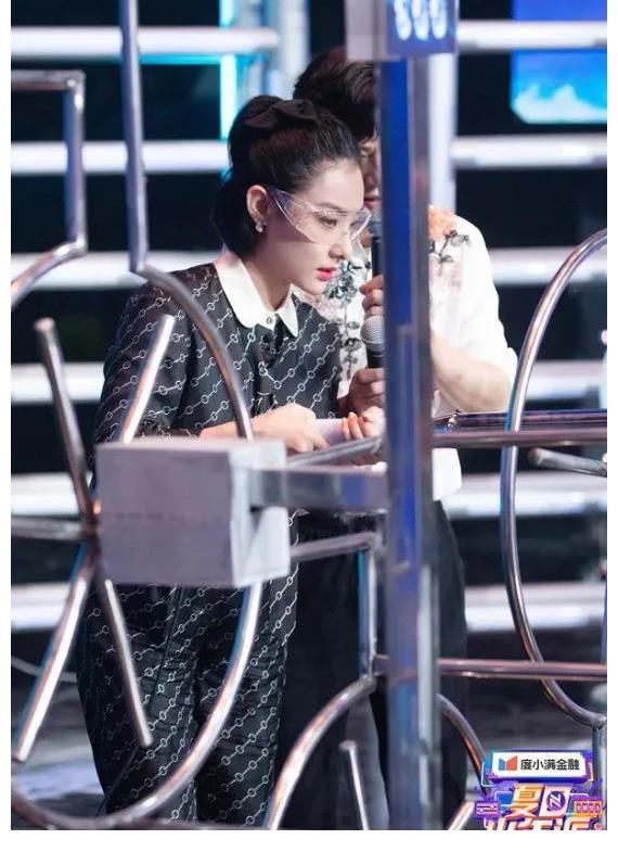 f4|新版F4言承旭登上了《夏日少年派》的舞臺(tái)勞模何炅主持。全程高能