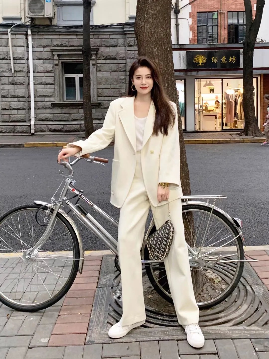 粗腿|今秋流行的几条裤子！小个子穿显高，粗腿穿显瘦