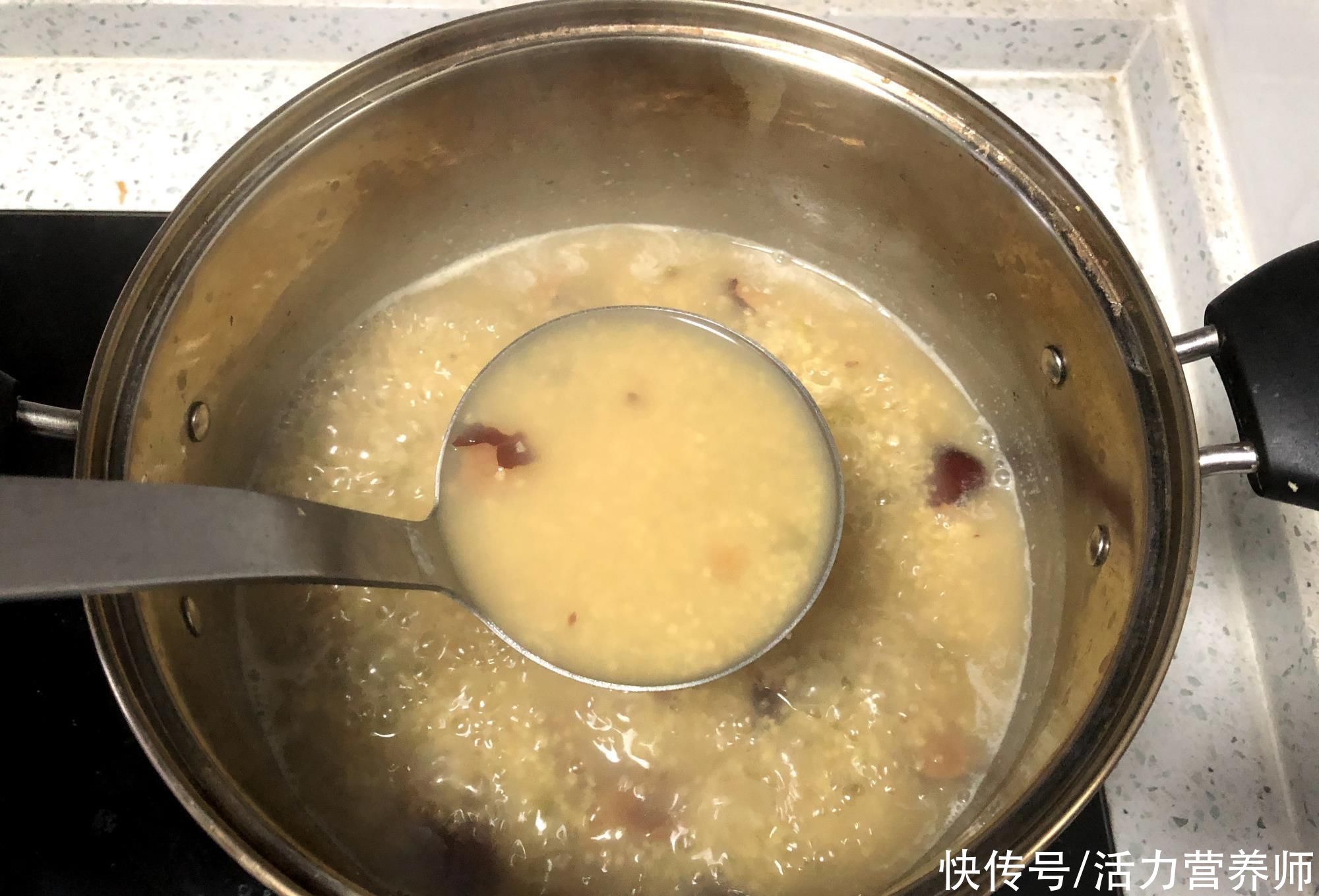 小米粥会升高血糖？糖尿病人应不应该喝？真正要少吃的是2类食物