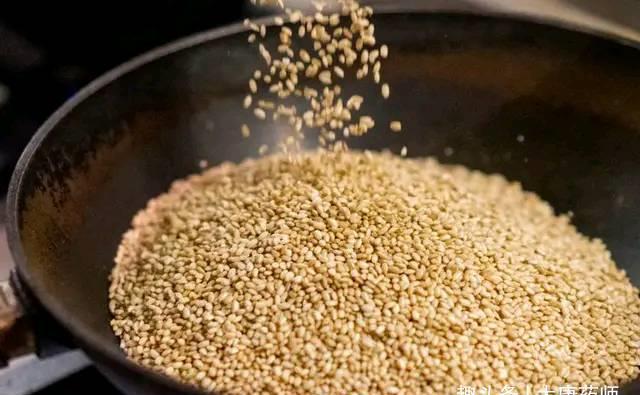 脾胃|抓1把大米炒一炒,每周吃1次,强健脾胃,祛除湿气,养一身正气!
