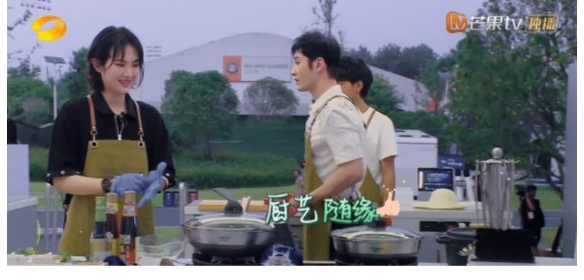 姚安娜|《中餐厅5》撕开内娱综艺遮羞布，厨师被“清退”，流量成为香饽饽