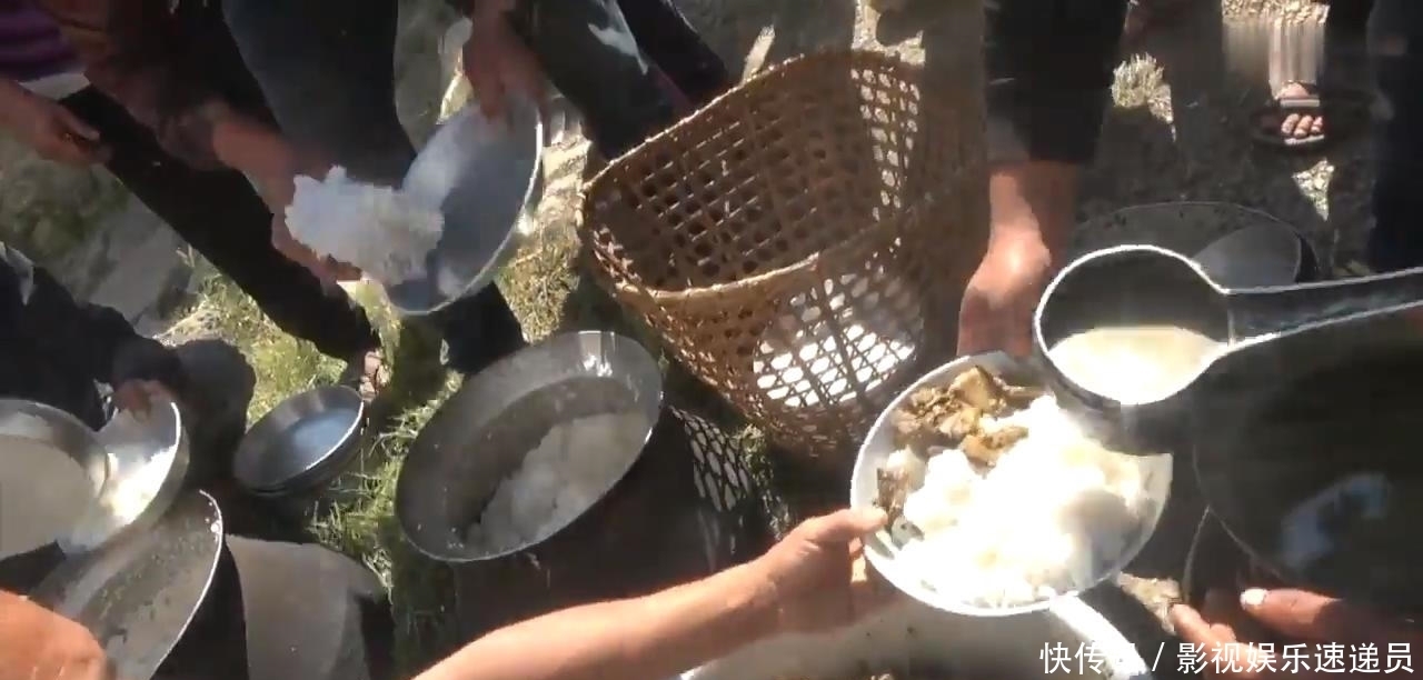 农村|尼泊尔农村大型酒席,场面壮观,只吃一个菜咖喱羊肉配米饭