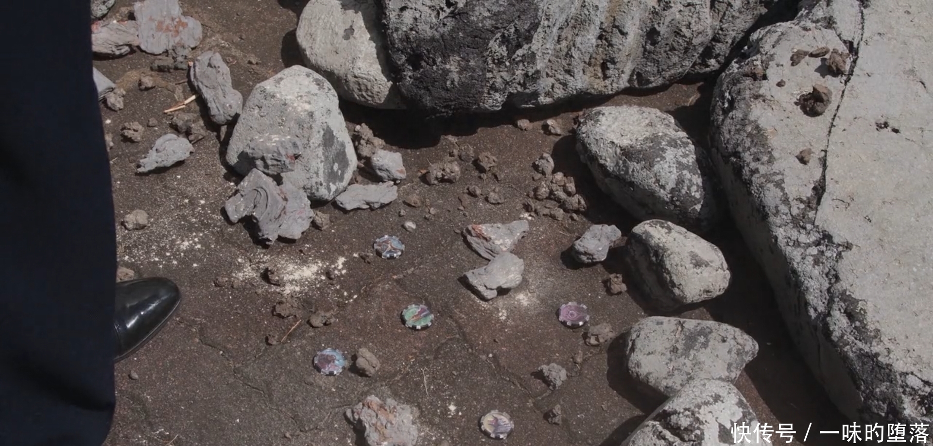 军械库|泽塔:伽古拉再度变身五帝王被平成三杰痛殴,机械赛罗即将登场