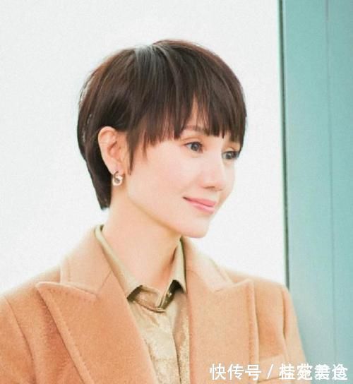 马伊琍|过了40岁的职场女人，建议剪这4款“贴耳短发”，显脸小又显气质