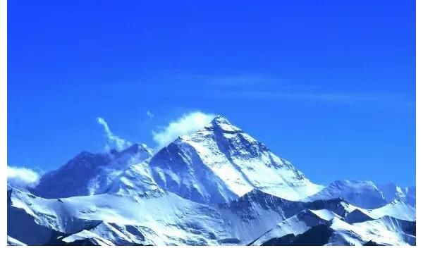 董卿|我们的珠穆朗玛峰，《朗读者》第三季和董卿归来致敬46位勇士