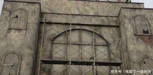 日本有一个最大的鬼屋，游客进去冒险之前需要签生死状