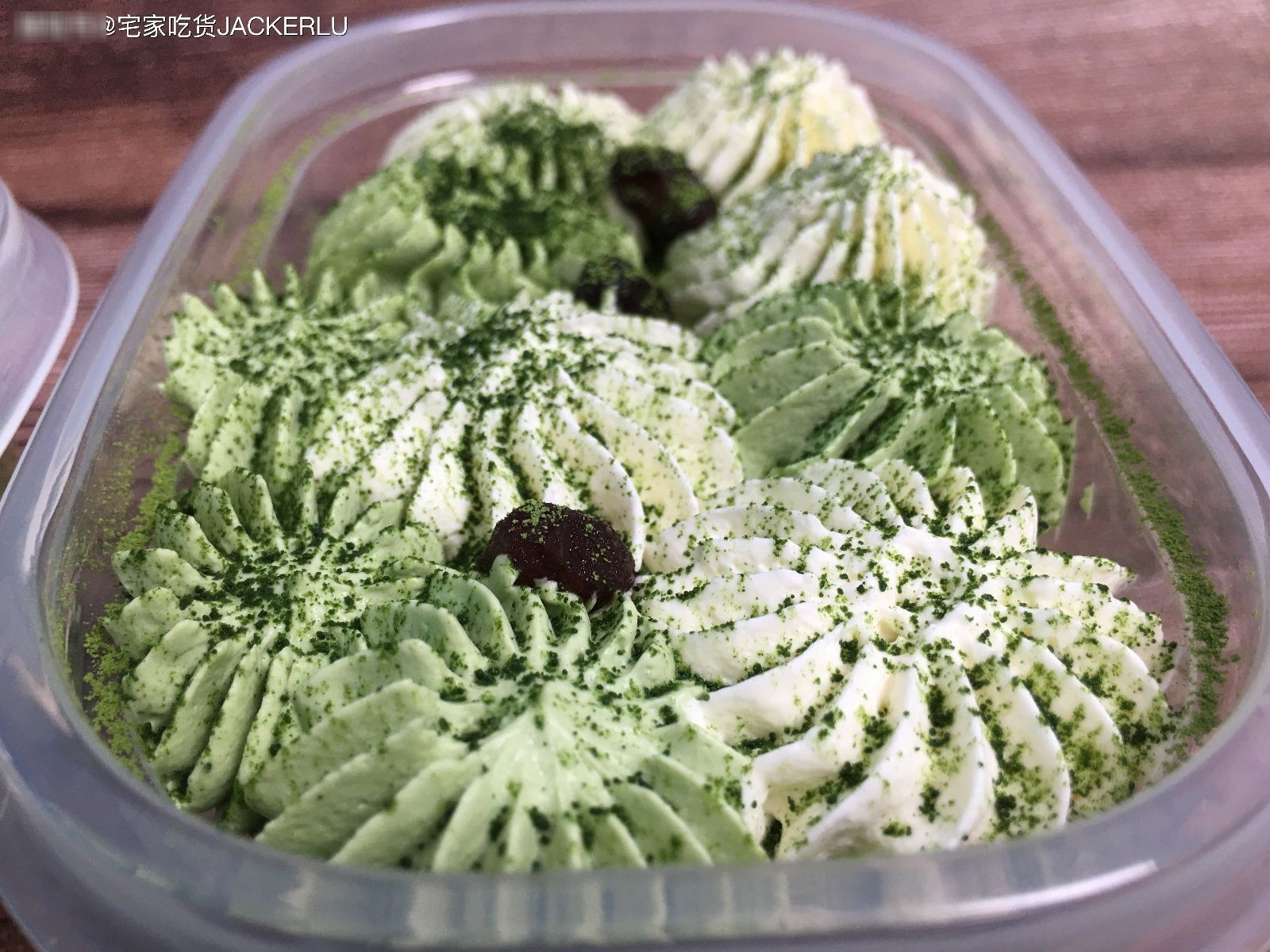 抹茶蜜豆盒子蛋糕,淡淡茶香配上甜蜜奶油,清新不甜腻。