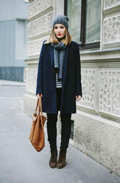  皮靴＋大衣，这样穿可以轻松展露气场，很适合职场风女生