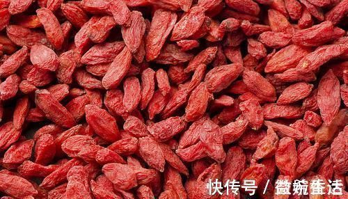 延缓衰老|枸杞早上吃和晚上吃哪个好?每天吃多少粒最佳?怪不得一直吃没效