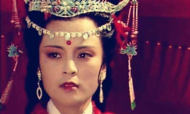 不争之实|凤冠霞帔的探春站在远嫁的船头,挥手挥手,她在向谁挥手