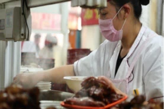 原因|食堂阿姨为什么打菜时总是手抖说出原因后,学生们恍然大悟