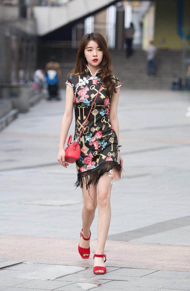 大长腿|街拍:秀美多姿成熟的美女,穿衣不尴尬性感不失清纯很漂亮!