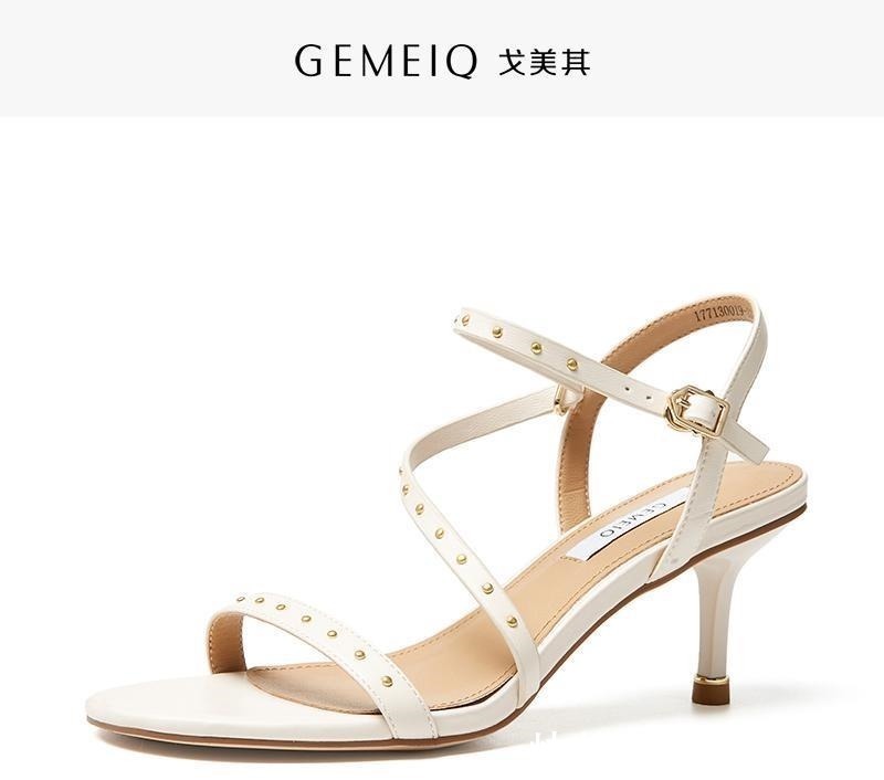 凉鞋 今年年人气最高的6双一字扣凉鞋,一起来露出美脚趾,女人味十足!