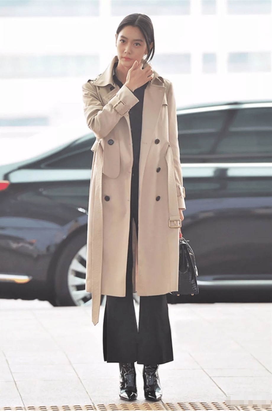 连体裤|克拉拉不愧是“行走的尤物”, 穿蕾丝上衣+鱼尾裙, 身材比例出众