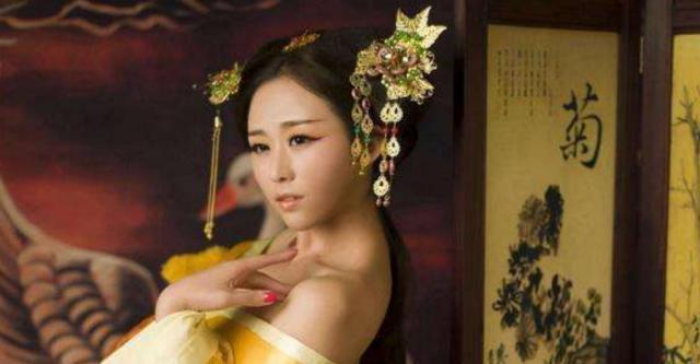 竟将|太子妃倾国倾城,皇帝看了心动不已,竟将其纳入后宫