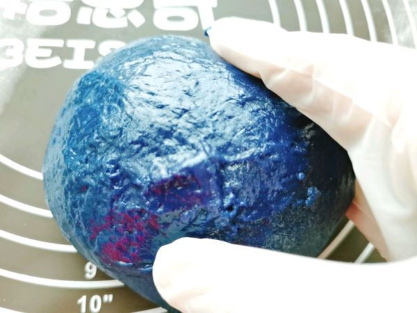 超级好看的星空雪媚娘做法自己在家就能做，软糯香甜，美味点心