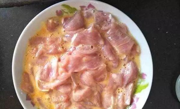 炒肉丝,别再放淀粉腌制了,30年大厨教你三招,肉丝滑嫩入味