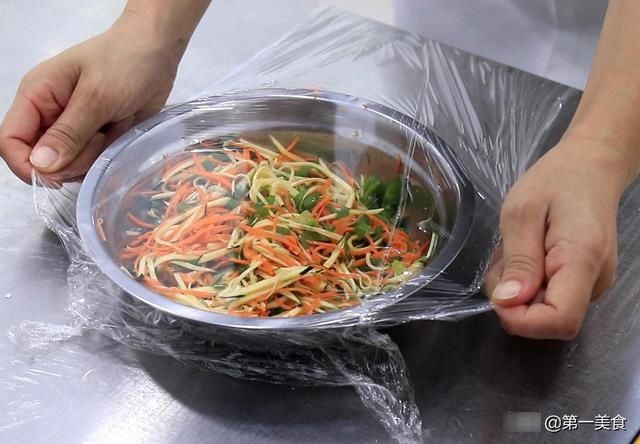 早餐|厨师长分享河南特色摊馅子，一搅一摊，金黄柔软，连早餐都解决了