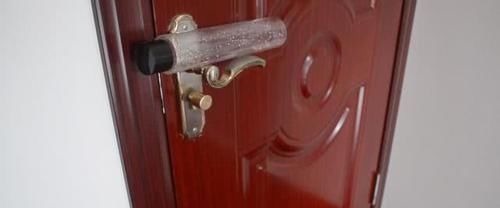 门把手上放一个衣架,真的太厉害了,解决了很多家庭的困扰,实用