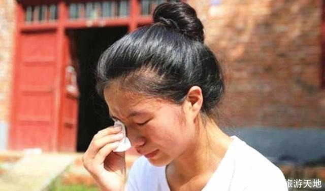 弟弟|高龄父母央求女儿抚养二胎,女儿质问我养弟弟,谁养我儿子