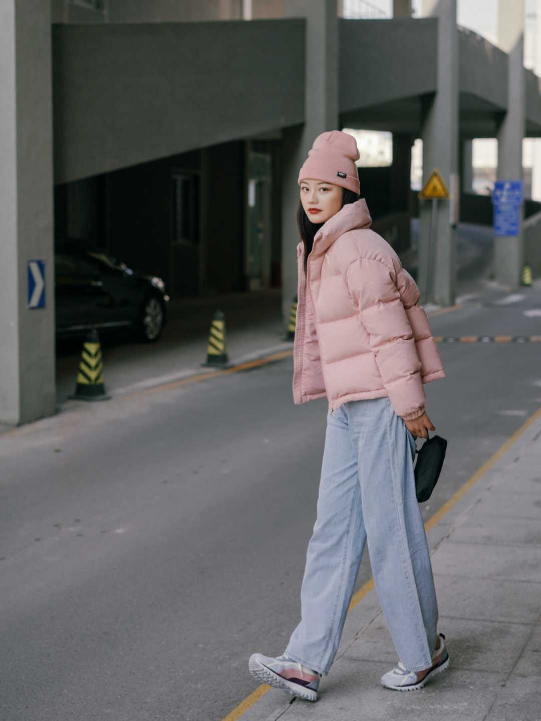 衣身 彩色羽绒服怎样选才不浮夸,照搬照抄这几种颜色,上身效果超棒