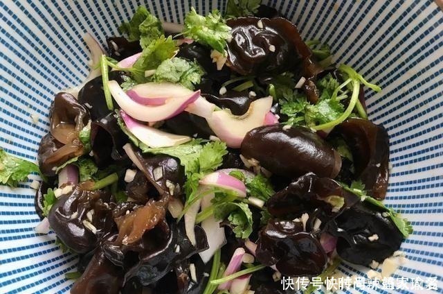 洋葱|这菜是“脂肪克星”,一周吃3次,排宿便,小肚腩平了,腰变细了