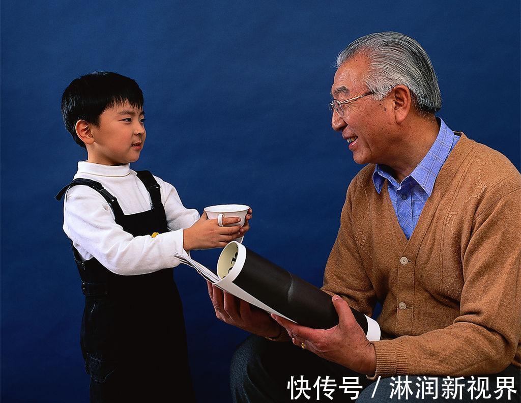 女婿|姥爷逗3岁外孙不叫姥爷别到姥爷家来,孩子的回答戳痛了老人心