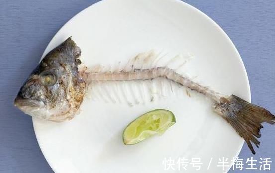 鱼刺|大家肯定都有过吃鱼被鱼刺卡住的情况吧！5个小妙招教你缓解！