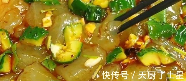 今天在家里做了一道非常好吃的家常菜一上桌就被抢光了！