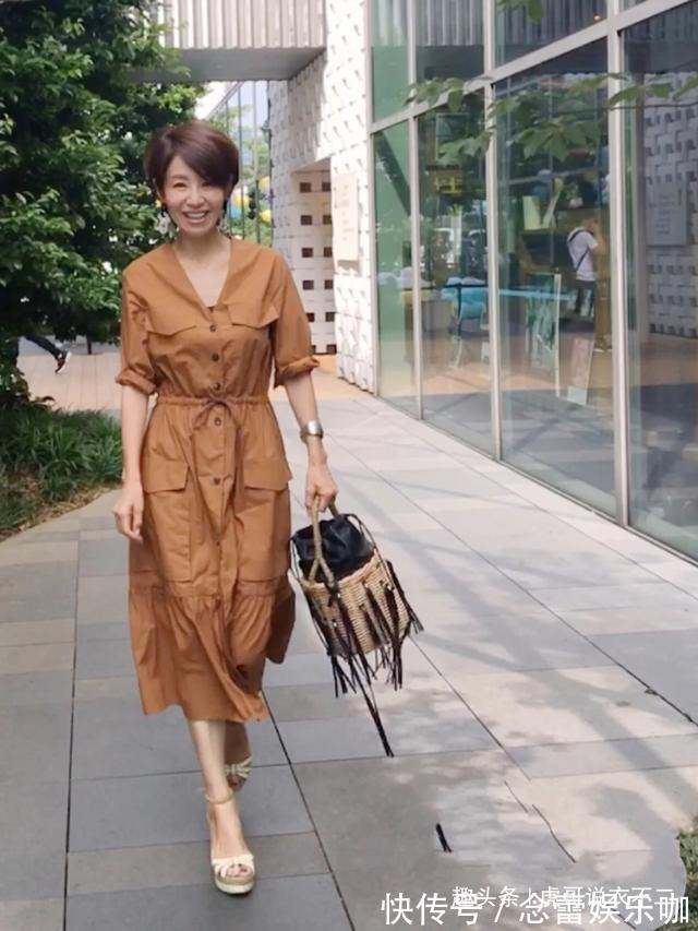 无袖 这位日本主妇50岁，适龄穿搭简约又大方，堪称行走的时尚教科书