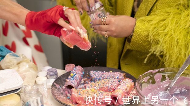 食物|“百亿名媛”下厨,穿拖尾礼服裙去买菜,比起食物,礼服更抢眼