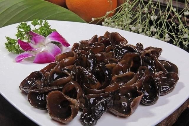 人到中年注意饮食,常吃3种食物,补充营养,排毒消脂,好处多多