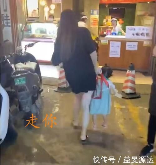 不靠谱|有种“不靠谱”叫小姨带娃,各种不按套路出牌,这届宝宝太难了