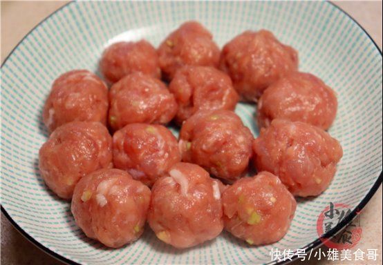 丸子|天气热要多喝这碗汤，用油少营养全，简单开胃，每次汤汁一滴不剩